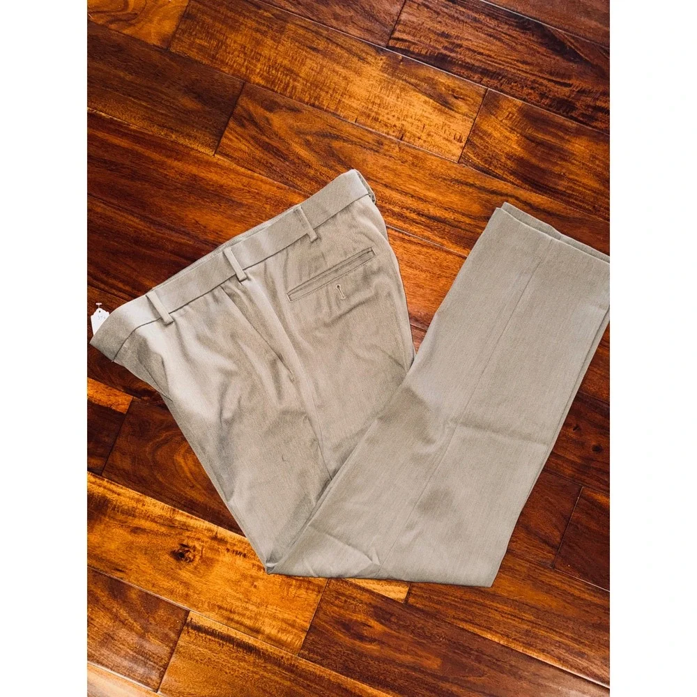 Van Heusen Traveler Dress Pants Mens 34x32 Taupe Grey Excellent Straight Leg